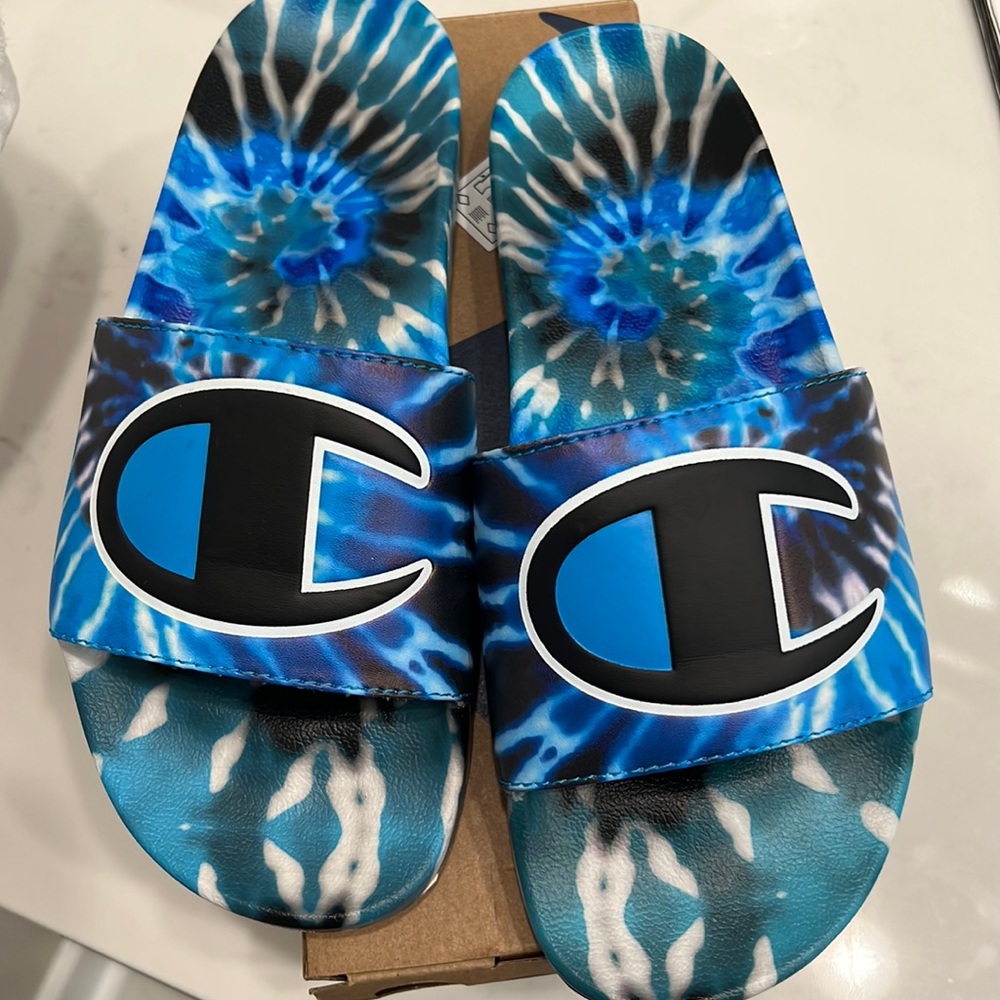 Champion slides men’s size 8 blue/black tie dye